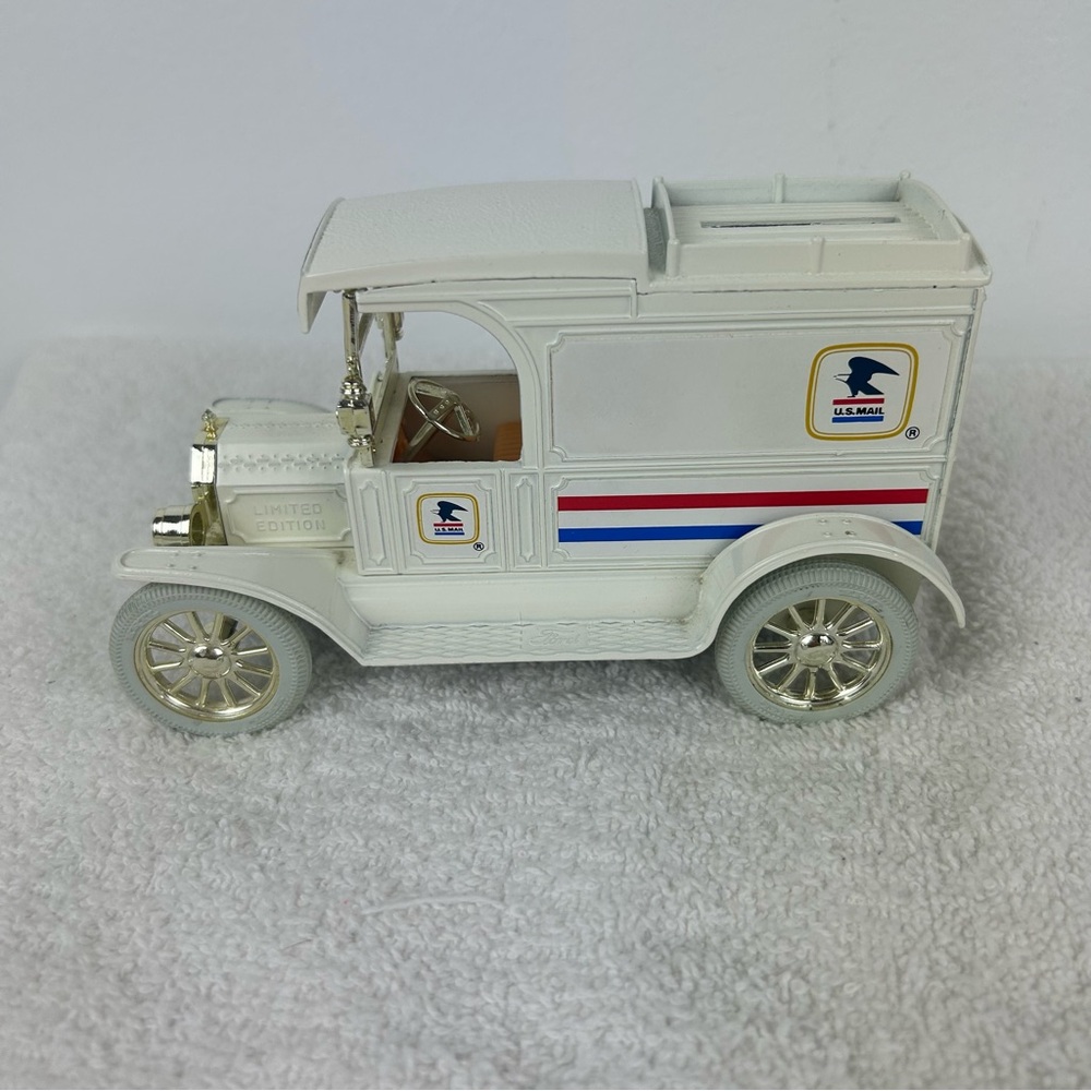Set of 4 - VTG '87-90' ERTL U.S. MAIL Limited Edition Series die-cast bank cars. - Picture 3 of 16